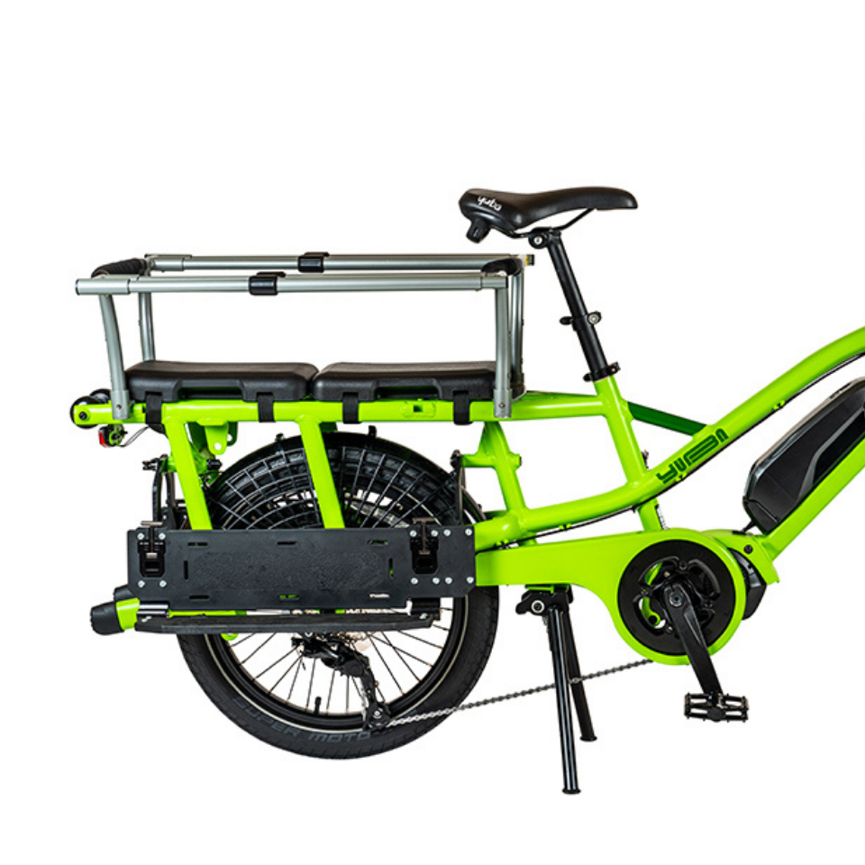 An image of the Yuba Fastrack electric longtail cargo bike with the Fastrack Family Pack accessories installed.