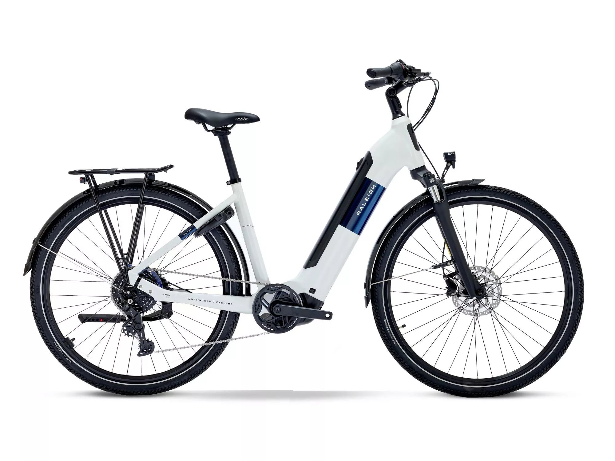 Raleigh Motus Der electric bike with black details on a white background